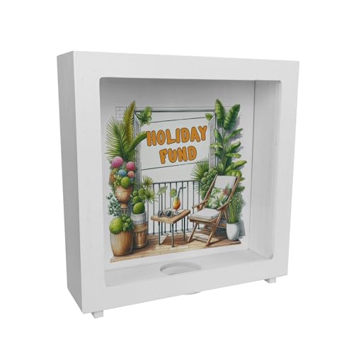 Urlaub auf Balkonien Urlaubskasse Rahmen Spardose aus Holz mit Spruch Holiday Fund Entspanne auf dem Balkon mit Liegestuhl Sonnenbrille und Getränk am Tisch zwischen Pflanzen